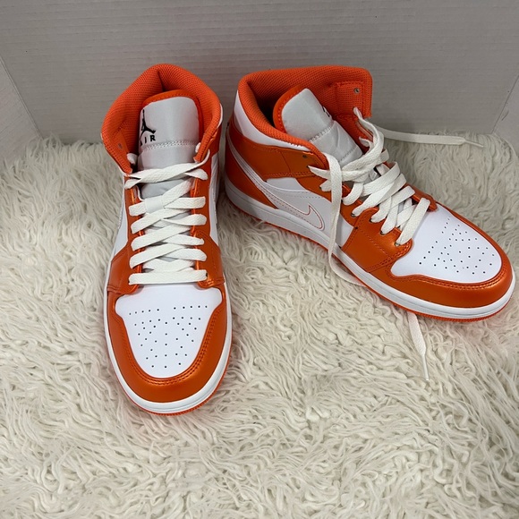 Air Jordan 1 MID SE, Electro Orange - Picture 2 of 13